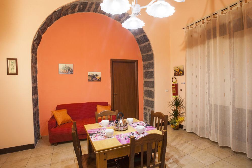 リポスト Siciliaetnamare Bed & Breakfast エクステリア 写真