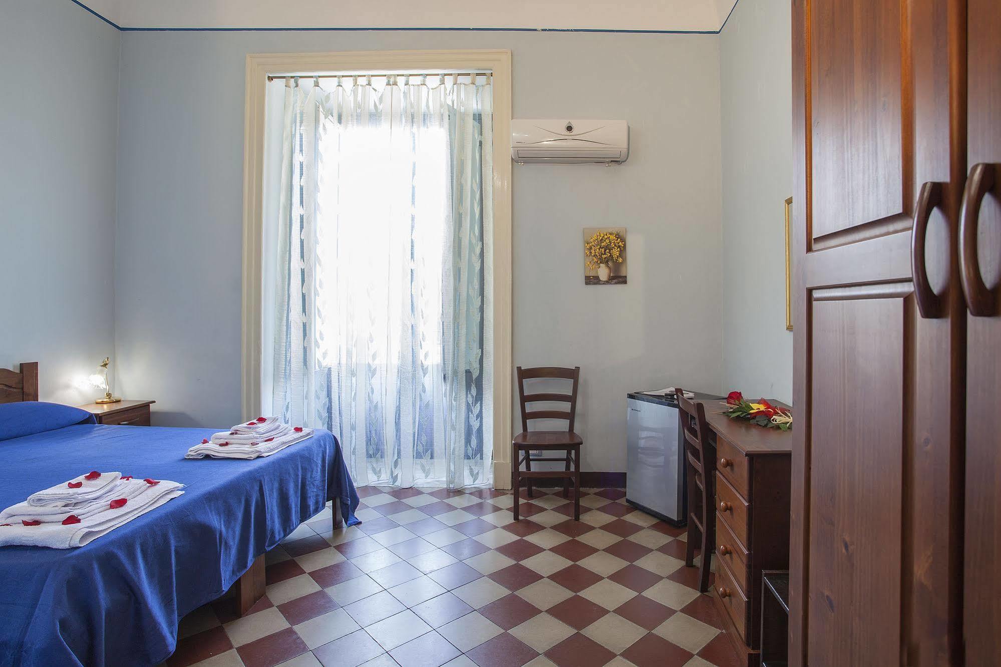 リポスト Siciliaetnamare Bed & Breakfast エクステリア 写真